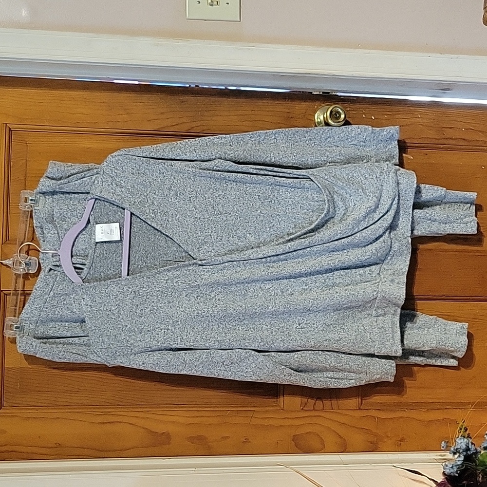 Serra maternity pajamas size XLarge. These are gray